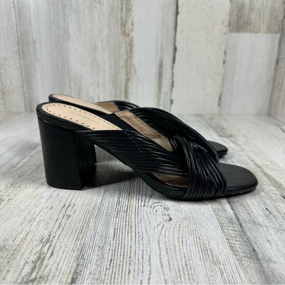 New Adrienne Vittadini Annalee Black Faux Leather Slip On Block Heel Sandal #211 - Picture 3 of 9